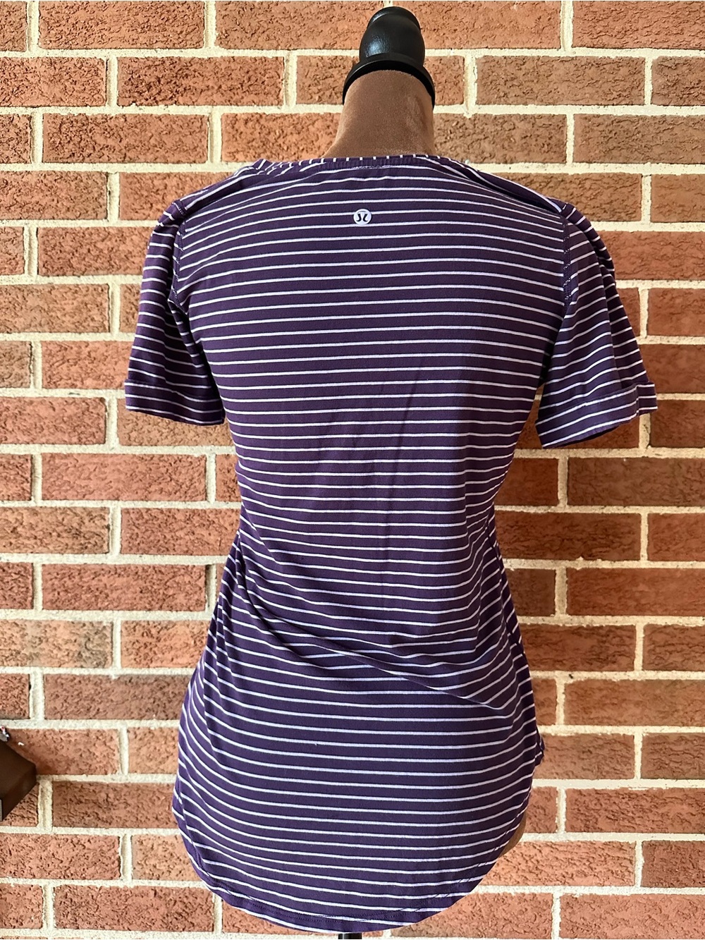 Lululemon Purple White Striped V-Neck Short Sleeve Women's T-Shirt, Size 4 - Picture 4 of 7